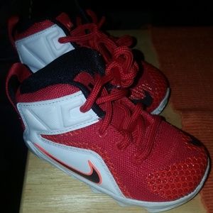 Toddler NIKE LeBron James sneakers
